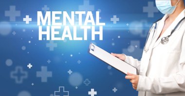 Doktor panoya notlar yazar.