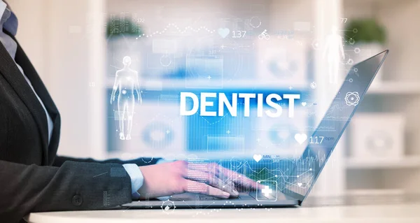 Doctor working a health check — Stock Photo, Image