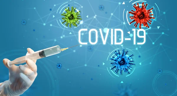 Jeringa, inyección médica en la mano, concepto de vacuna contra el coronavirus — Foto de Stock