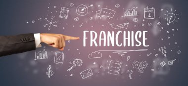 İşletme yazıtlarına işaret eden kırpılmış elin yakın çekimi