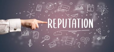 İşletme yazıtlarına işaret eden kırpılmış elin yakın çekimi