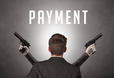 Üzerinde yazı olan bir iş adamının arka görünüşü