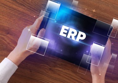 El tutuş tabletinin yakın plan görüntüsü