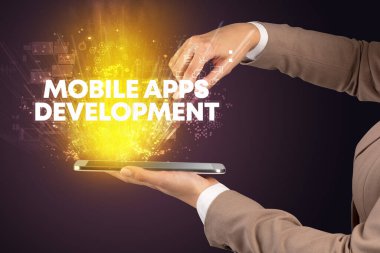 Yazılı dokunmatik ekranın yakın plan görüntüsü