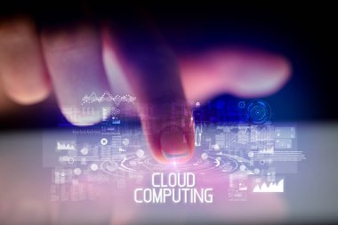 Web teknolojisi simgeleriyle tablete dokunmak