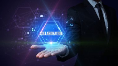 Toplumsal yazıyı tutan adam.