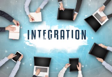 Bir grup insan toplantı yapıyor.