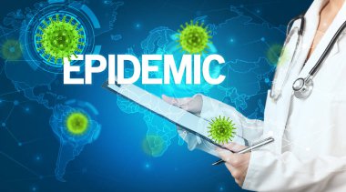 Doktor tıbbi kayıtları dolduruyor.