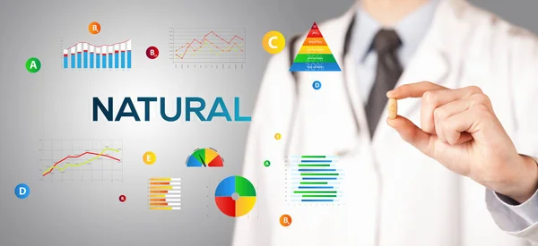 Nutricionista le da una píldora — Foto de Stock