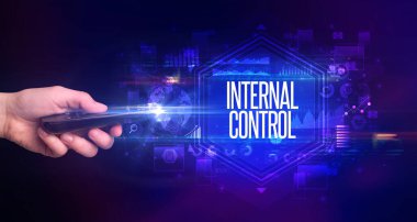 El ele tutuşan kablosuz çevre, siber güvenlik kavramı