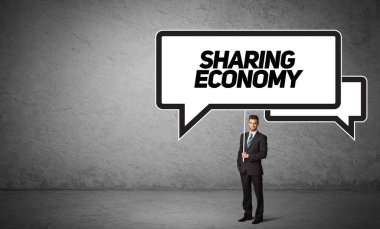 İş adamı, günlük trafik tabelasında.