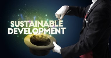 Sihirbaz sihir numarası yapıyor.