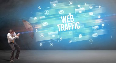 Şemsiye konseptiyle savunma yapan iş adamı