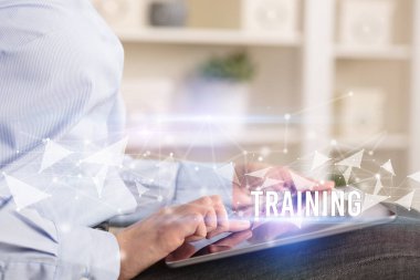 Tablet kullanarak elleri kapat