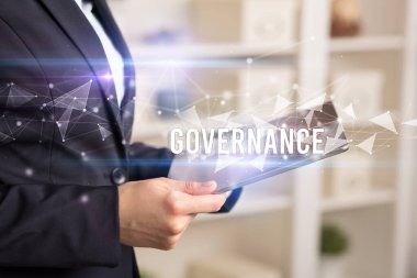 Tablet kullanarak elleri kapat