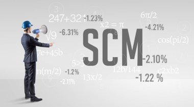 Kısa şapkalı mühendis.