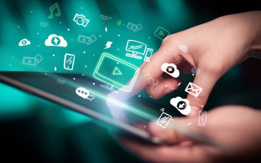 Elle çizilmiş simgelerle dokunmatik ekranı kapat