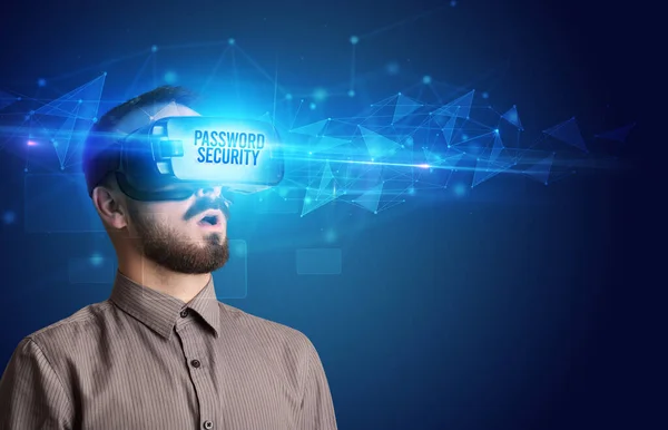 Hombre de negocios mirando a través de gafas de realidad virtual, concepto de seguridad virtual —  Fotos de Stock