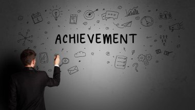 İş adamı yaratıcı bir fikir çiziyor.