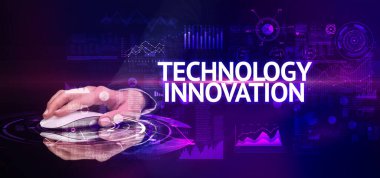 El ele tutuşan kablosuz çevre, modern teknoloji kavramı