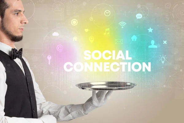 Kellner serviert Social-Networking-Konzept — Stockfoto