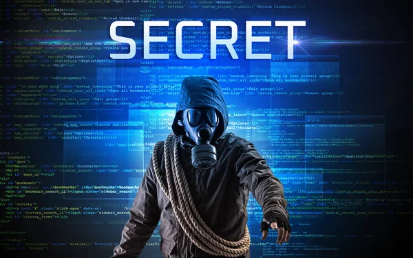Beztvářný hacker na pozadí kódu — Stock fotografie
