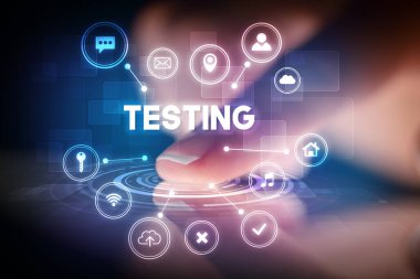 Web teknolojisi simgeleriyle tablete dokunmak