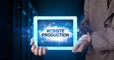 Tablet tutan kişi, teknoloji konsepti