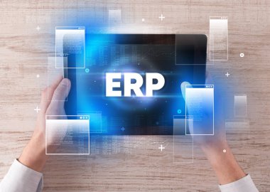 El tutuş tabletinin yakın plan görüntüsü