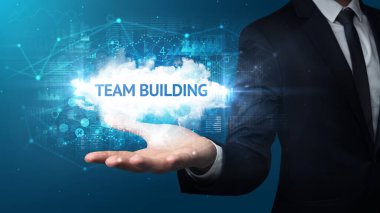 Motivasyon mesajı taşıyan iş adamının eli