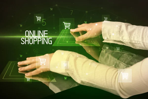 Conceito de compras online com ícones de carrinho de compras — Fotografia de Stock