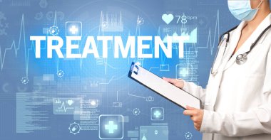 Genç doktor notlar yazıyor.