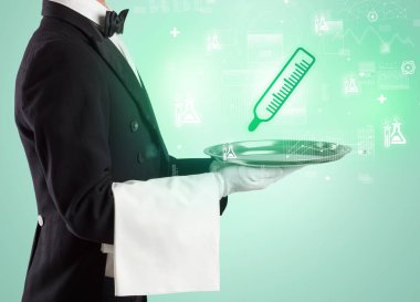 Smokinli yakışıklı garson tepside sağlık ikonu taşıyor.