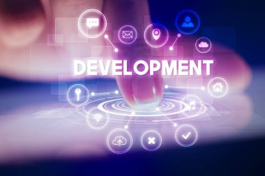 Web teknolojisi simgeleriyle tablete dokunmak