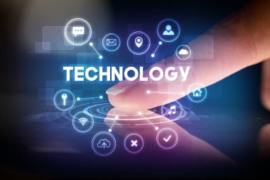 Web teknolojisi simgeleriyle tablete dokunmak