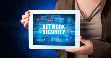 Tablet tutan kişi, güvenlik kavramı