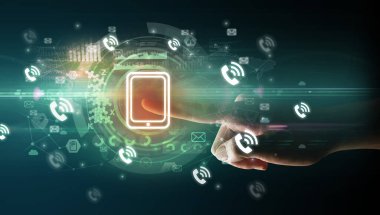 Gelecekteki teknoloji kavramı ile yumuşak jest multimedya ekranına dokunmak