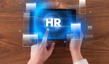 El tutuş tabletinin yakın plan görüntüsü