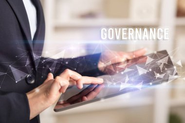 Tablet kullanarak elleri kapat