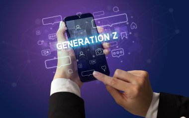 Sosyal medya kavramına sahip akıllı telefon kullanımı