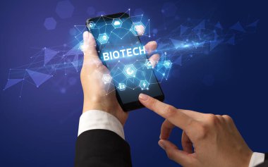 Teknoloji kavramına sahip akıllı telefon kullanımı