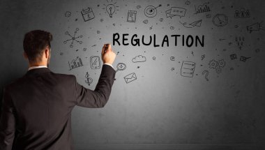 İş adamı yaratıcı bir fikir çiziyor.