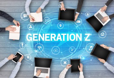 Bir grup insan toplantı yapıyor.