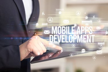 Modern teknoloji konseptini arayan bir tabletin yakın çekimi