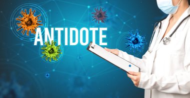 Doktor reçete yazıyor.