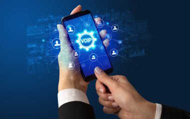 Teknoloji kavramına sahip akıllı telefon kullanımı