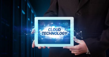 Tablet tutan kişi, teknoloji konsepti