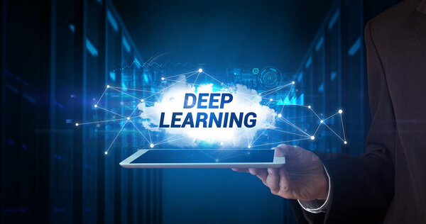 Человек держит планшет, технологическая концепция