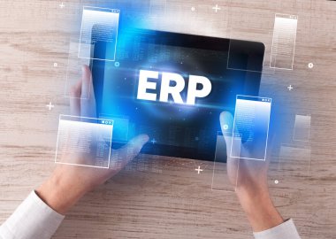 El tutuş tabletinin yakın plan görüntüsü