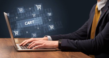 İşadamı laptop kavramı üzerinde çalışma